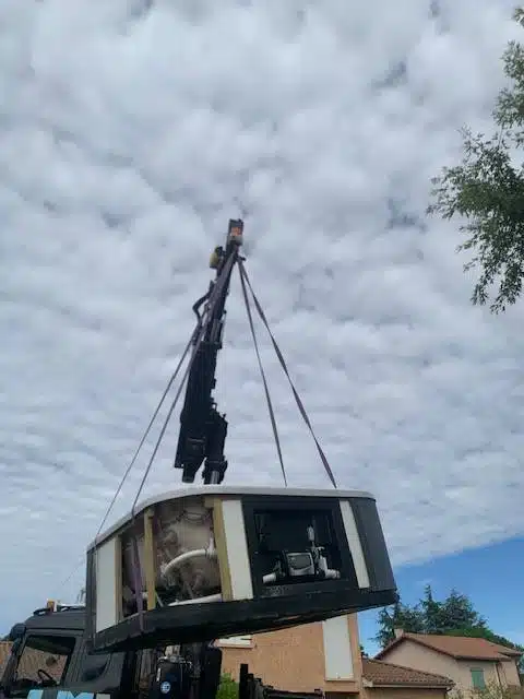 TRANSPORT D’UN SPA EN GRUTAGE DE GREZIEU LA VARENNE A TURIN