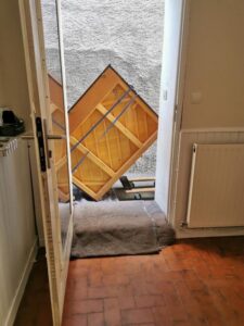 TRANSPORT DE PIANO VIA PASSAGE EN CHANDELLE EN REZ DE CHAUSSÉ EN TASSIN ET DARDILLY